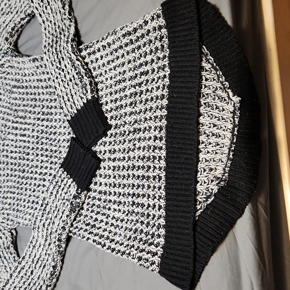 * 𝅺Poof! sweater sz. Small - Picture 2 of 3